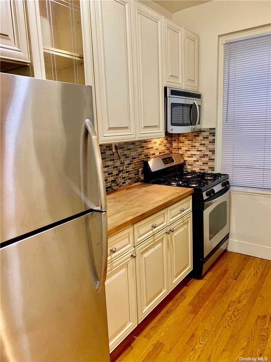 21-15 33rd Street - Photo 1