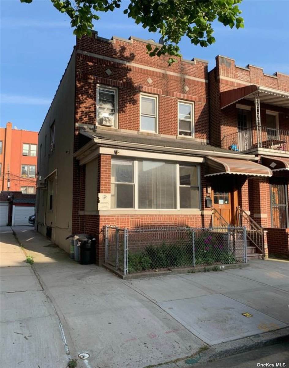 2835 36 Street - Photo 1