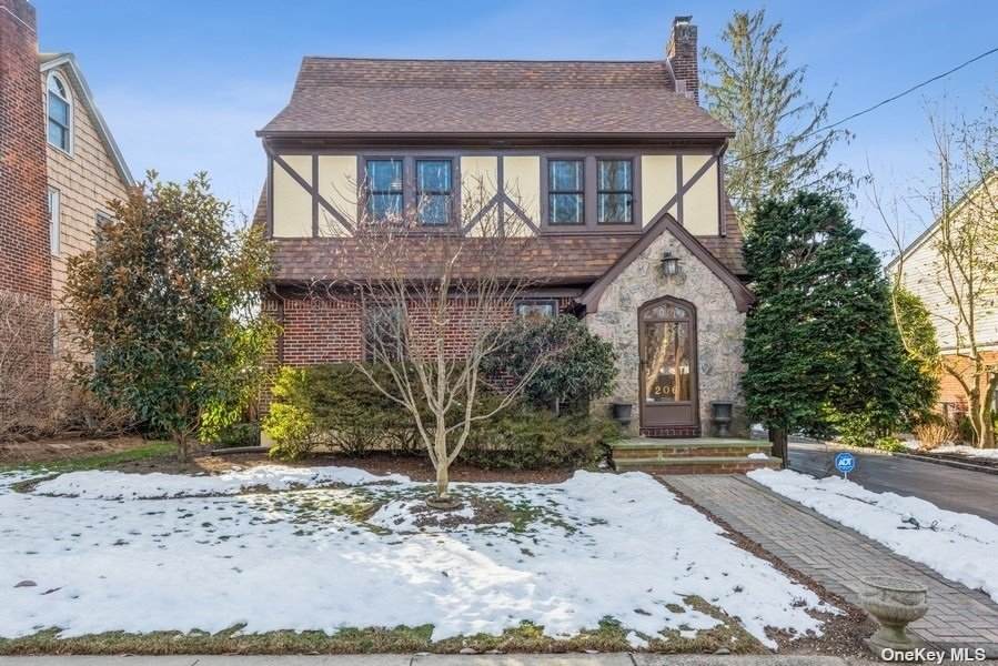 206 Glenmore Street - Photo 1
