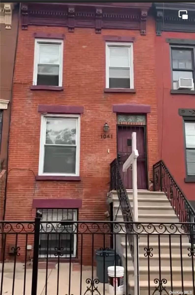 1041 Herkimer Street - Photo 1