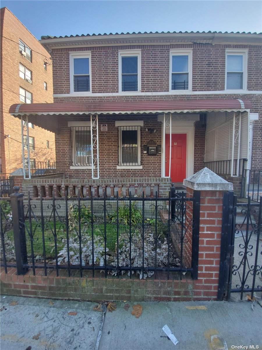 22-25 Brookhaven - Photo 1