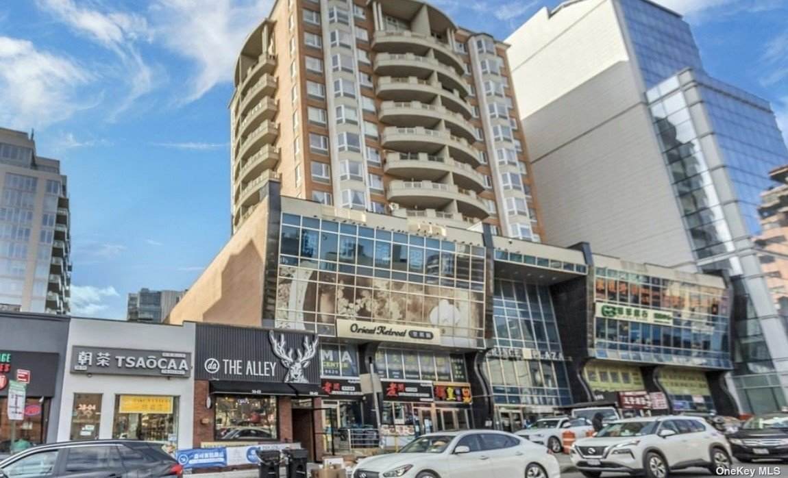 37-20 Prince Street - Photo 1