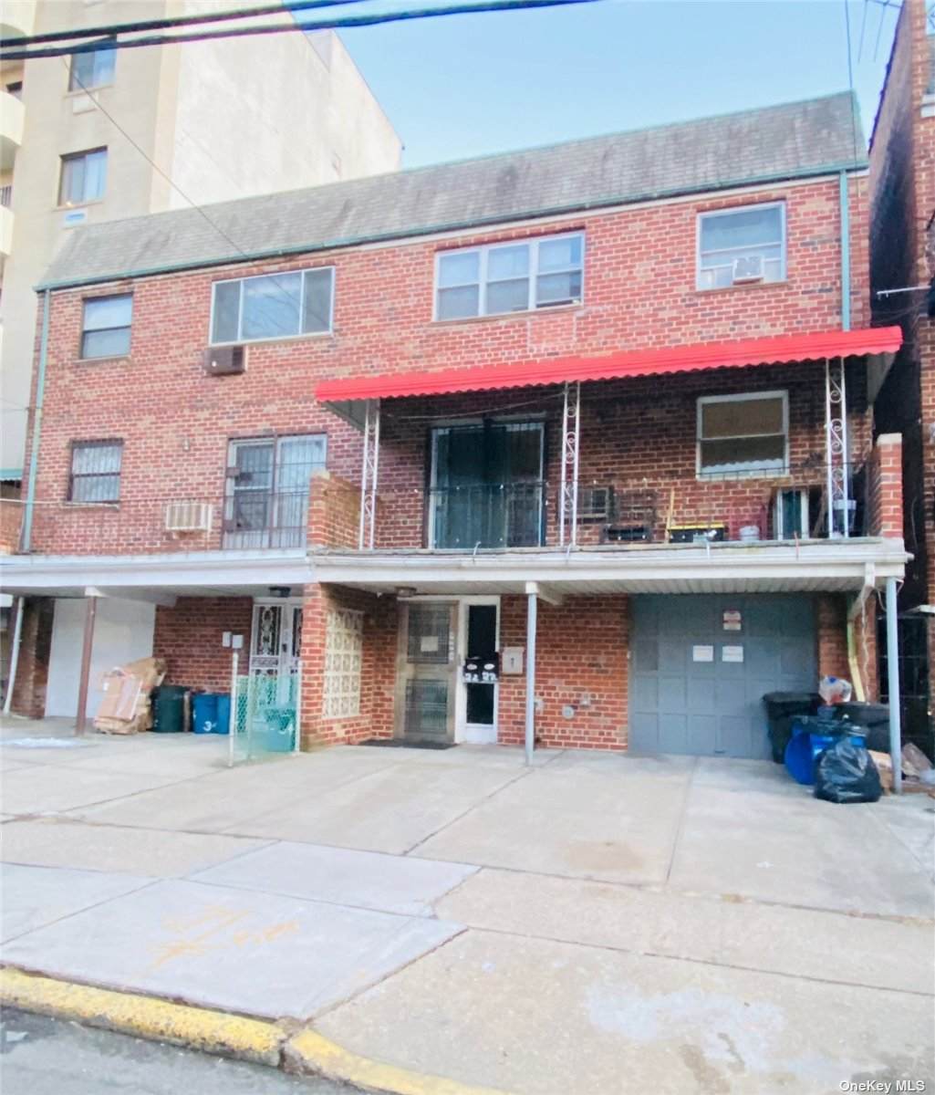 133-32 Avery Avenue - Photo 1