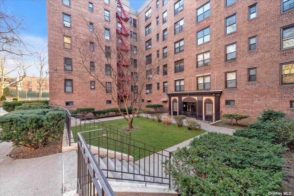 83-85 Woodhaven Boulevard - Photo 1