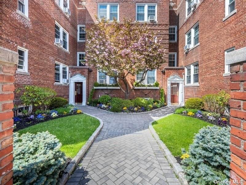 17 Gaynor Avenue - Photo 1
