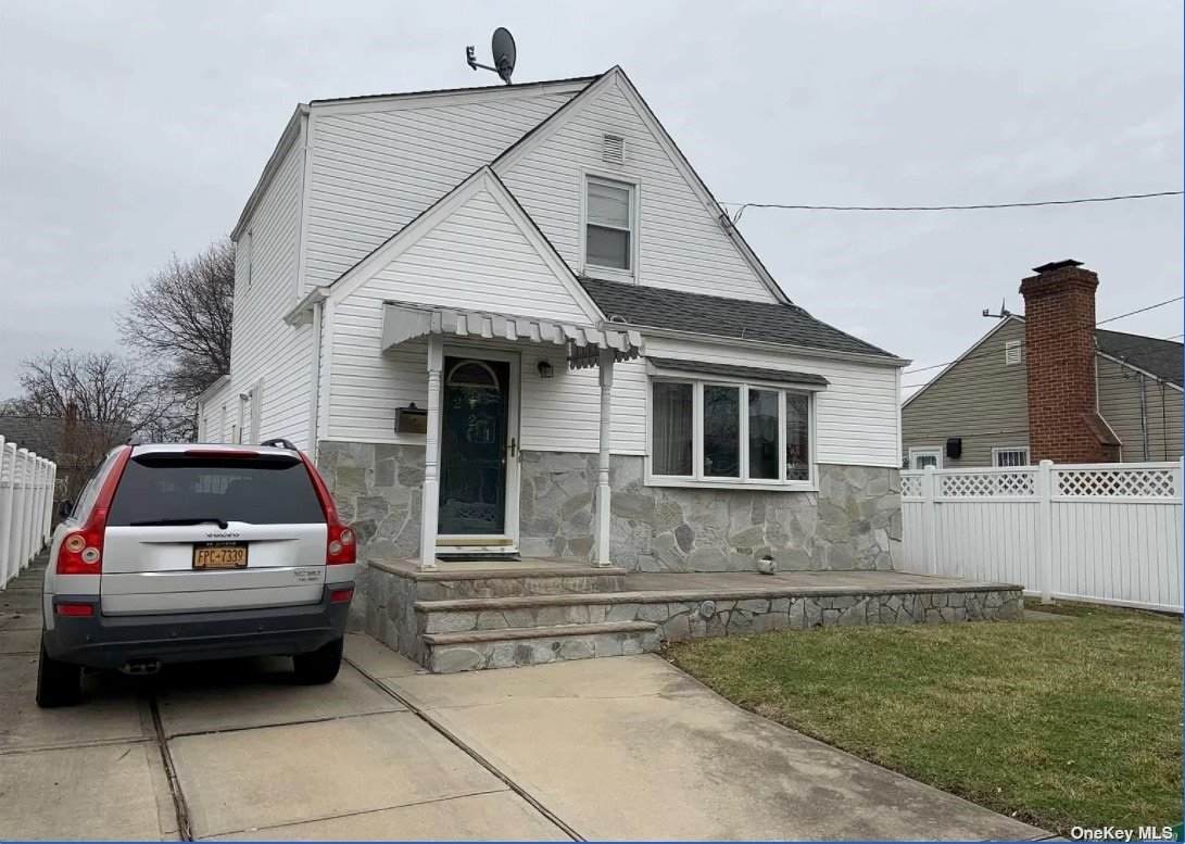 221 Fairview Boulevard - Photo 1