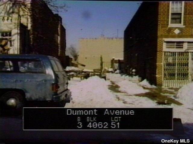 915 Dumont Avenue - Photo 1