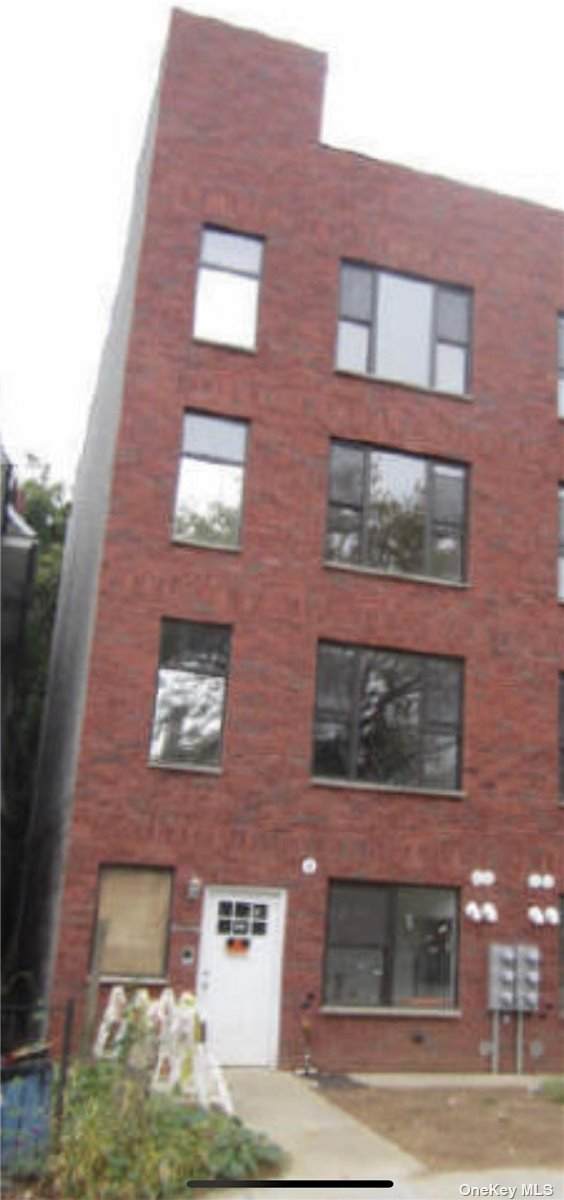 762 Howard Avenue - Photo 1