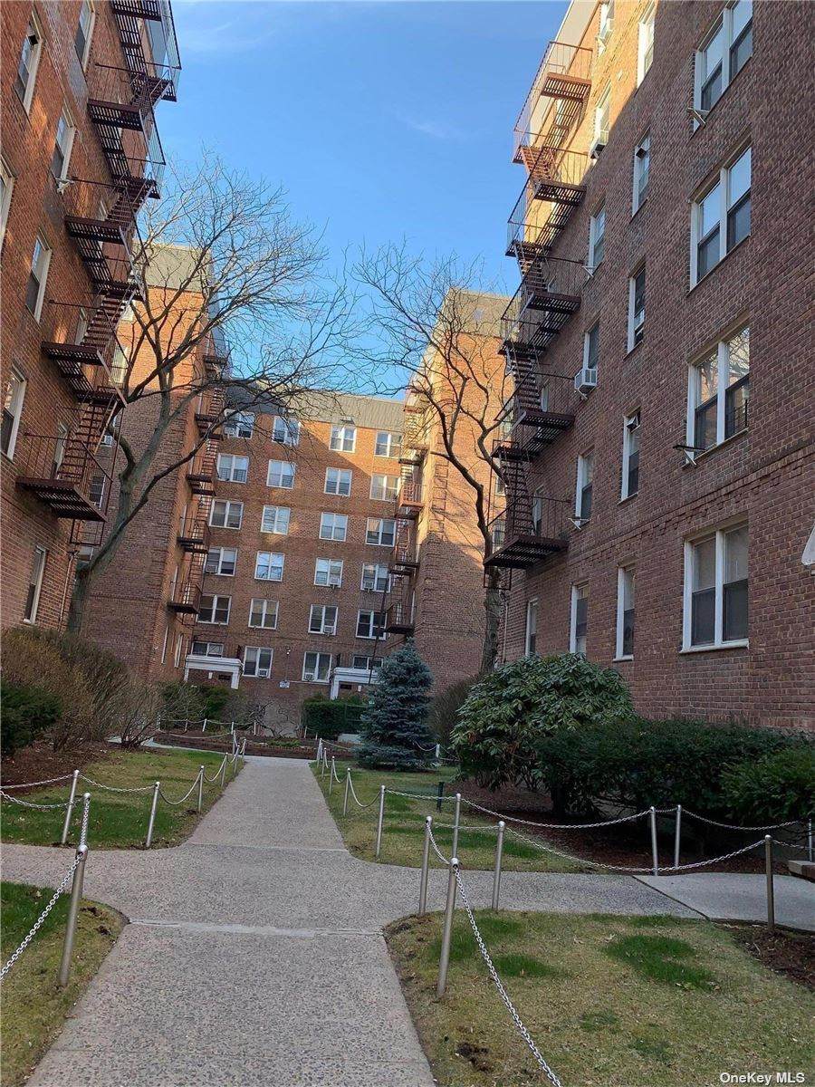 144-39 Sanford Ave - Photo 1
