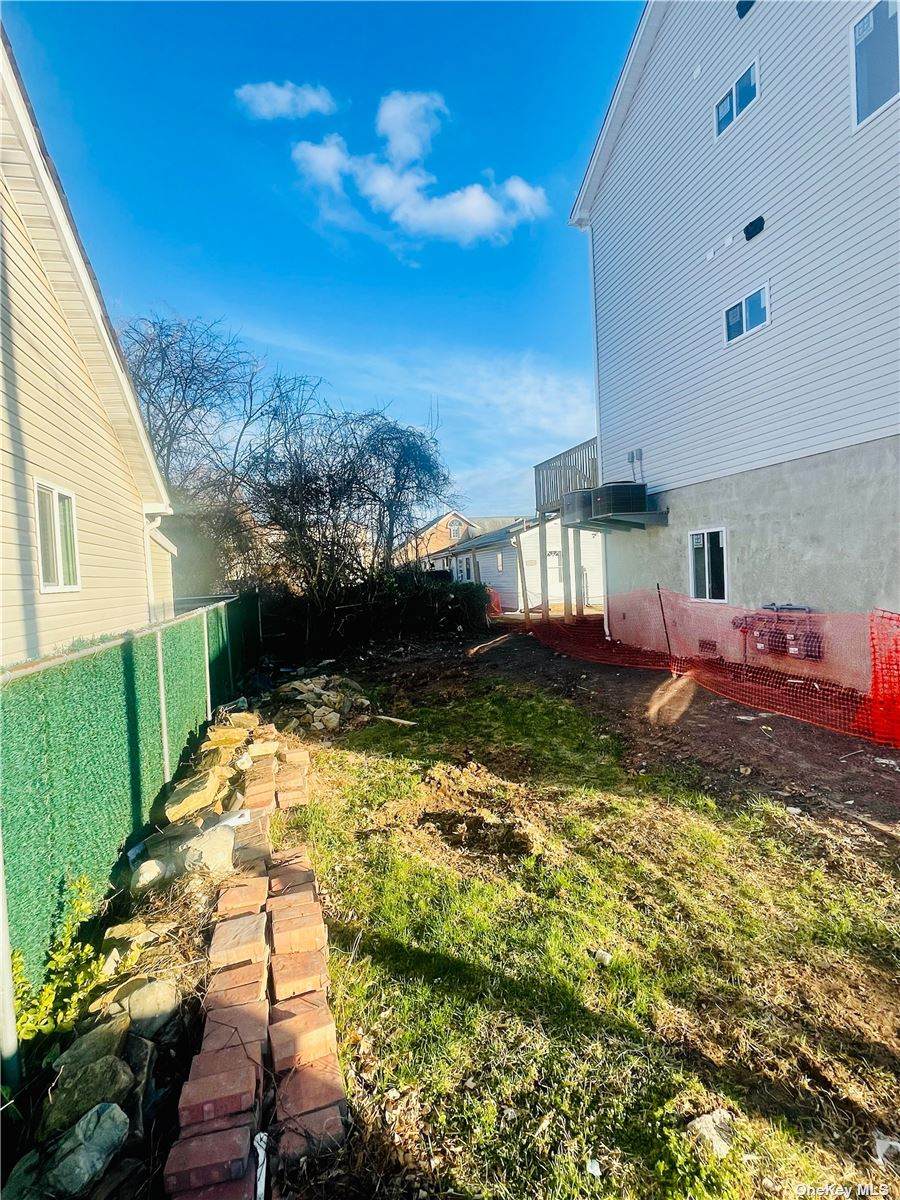 164 D Grimsby - Photo 1