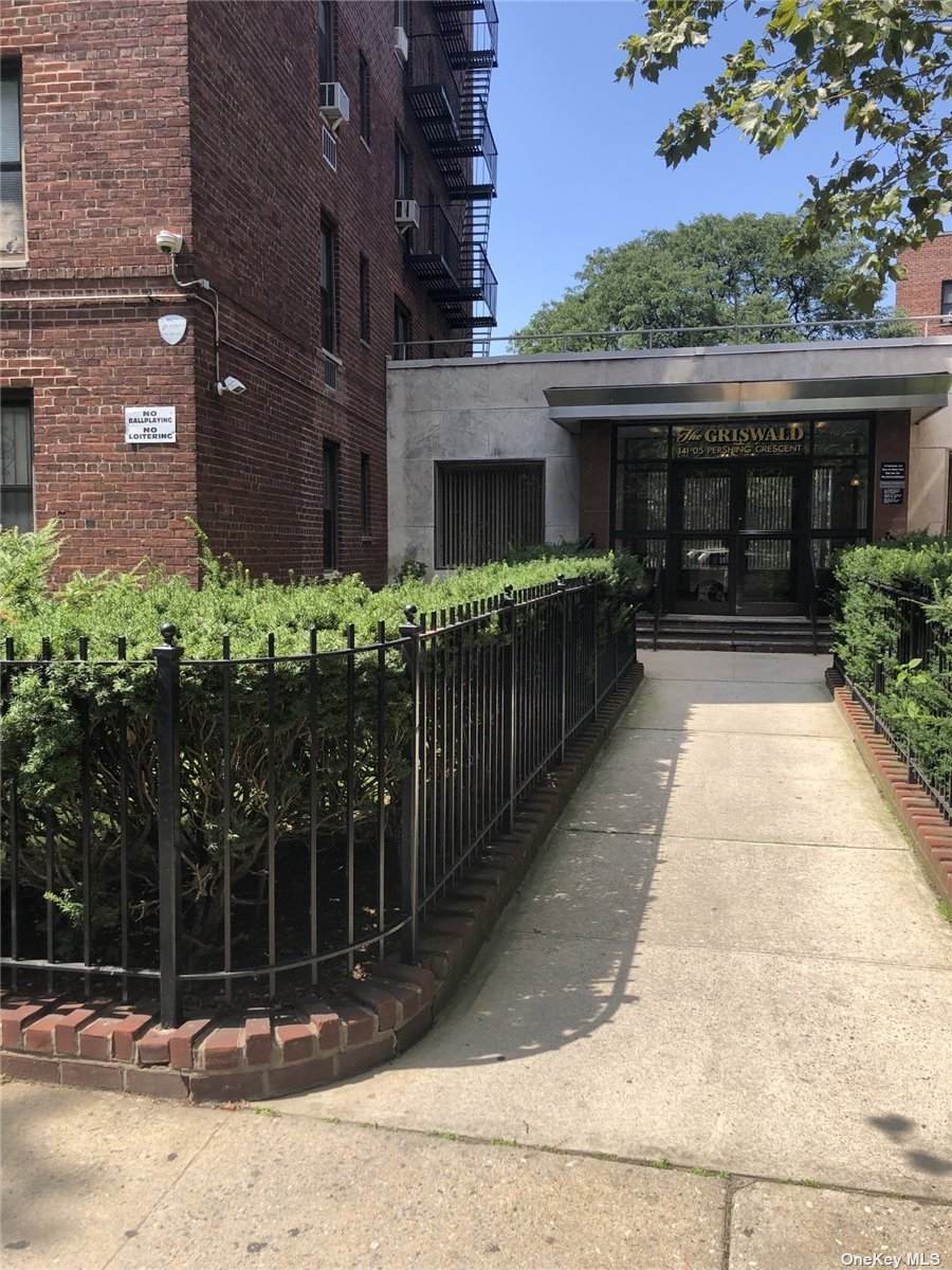 141-05 Pershing Crescent - Photo 1