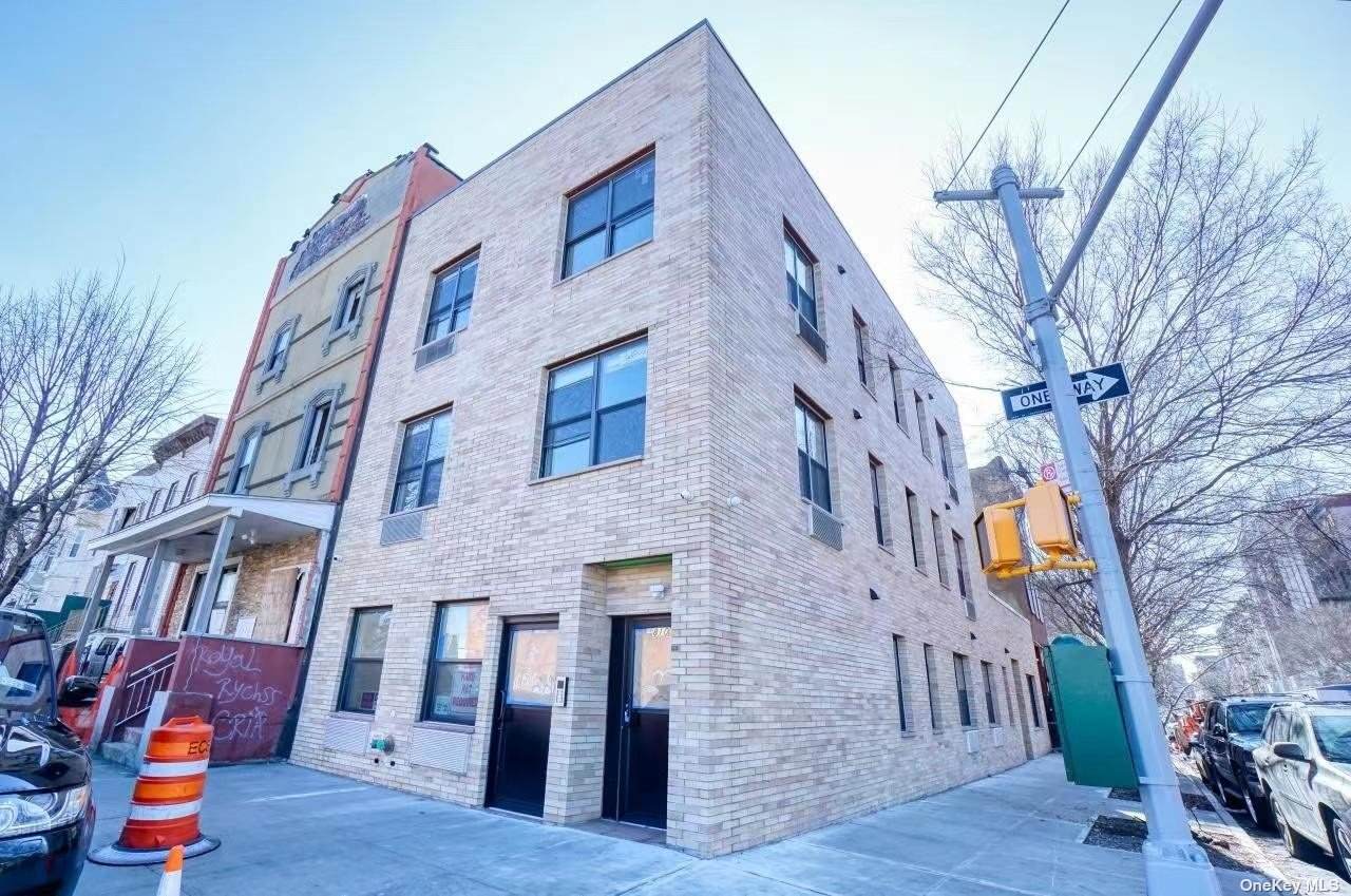 810 165 St - Photo 1