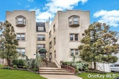 714 School - Photo 1