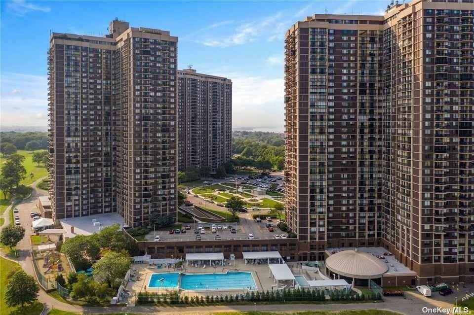 269-10 Grand Central Parkway - Photo 1