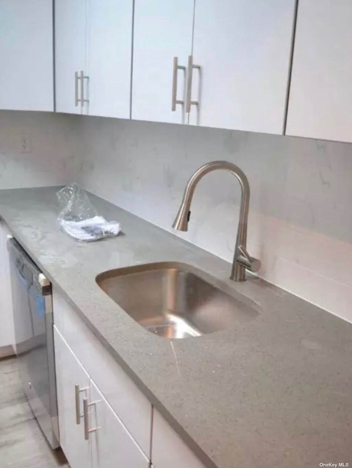 221-05 Jamaica Avenue - Photo 1