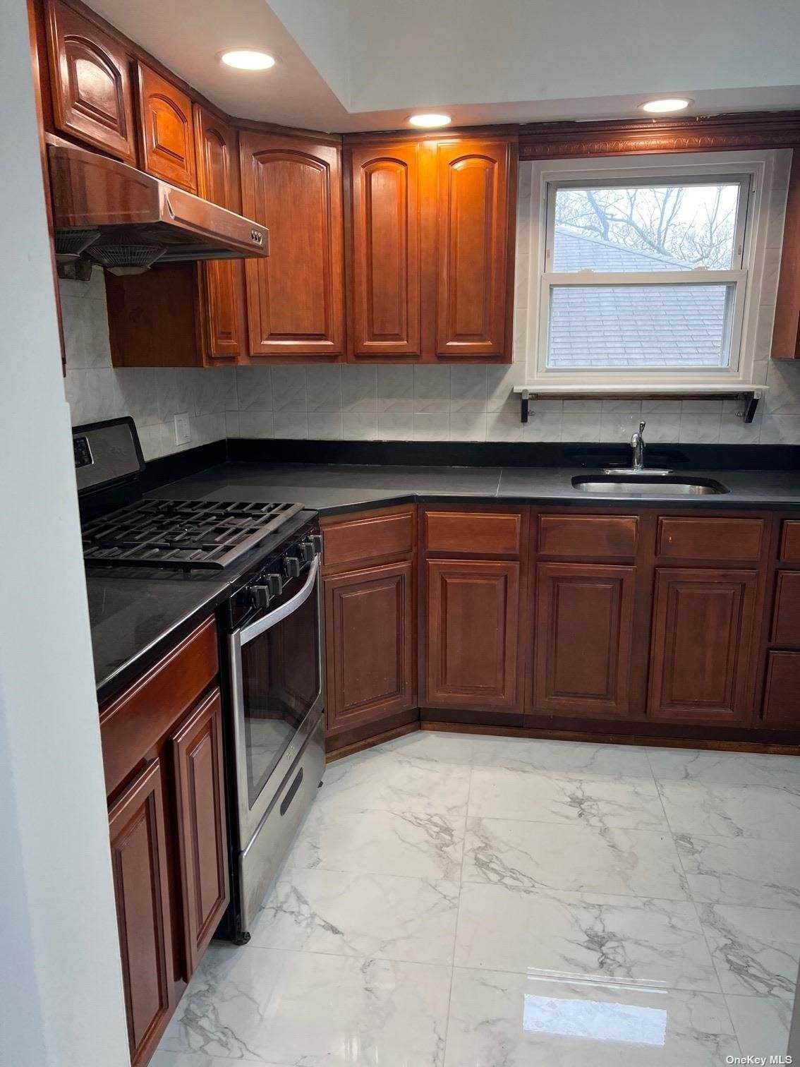 61-27 217 St - Photo 1