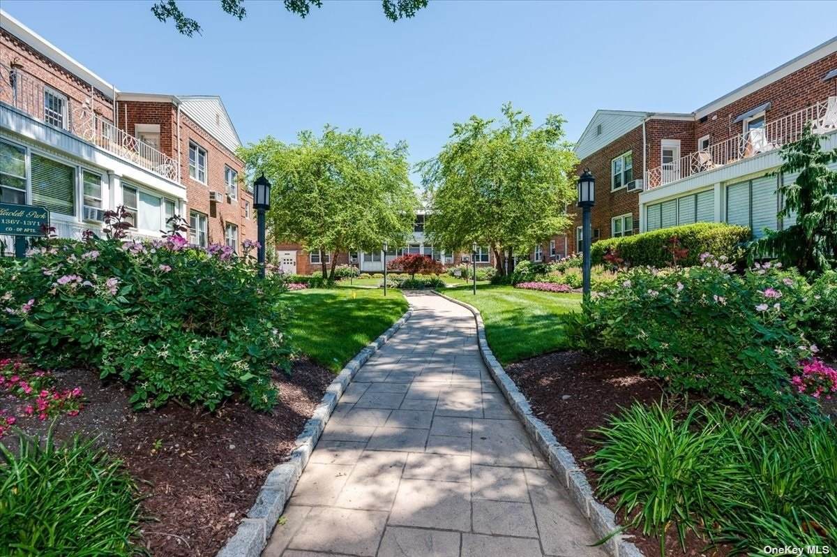 1385 Broadway - Photo 1