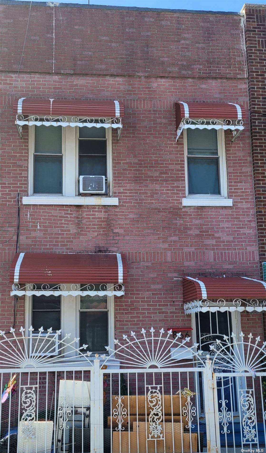 866 215th Street - Photo 1