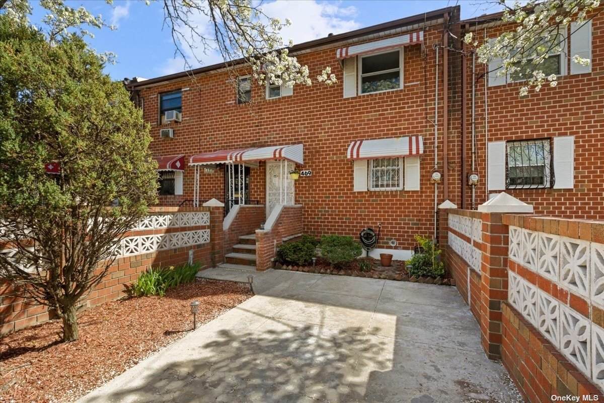 469 Powell Street - Photo 1