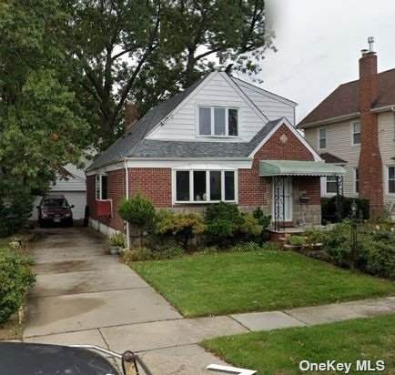 60 Willis Avenue - Photo 1