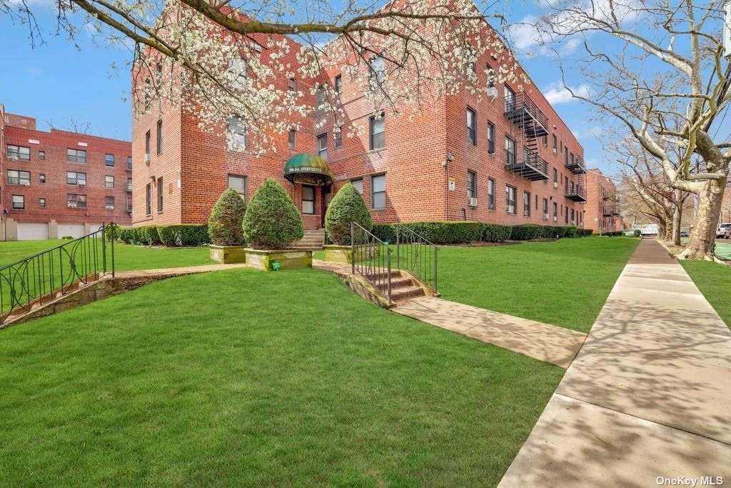 52-30 39 Avenue - Photo 1