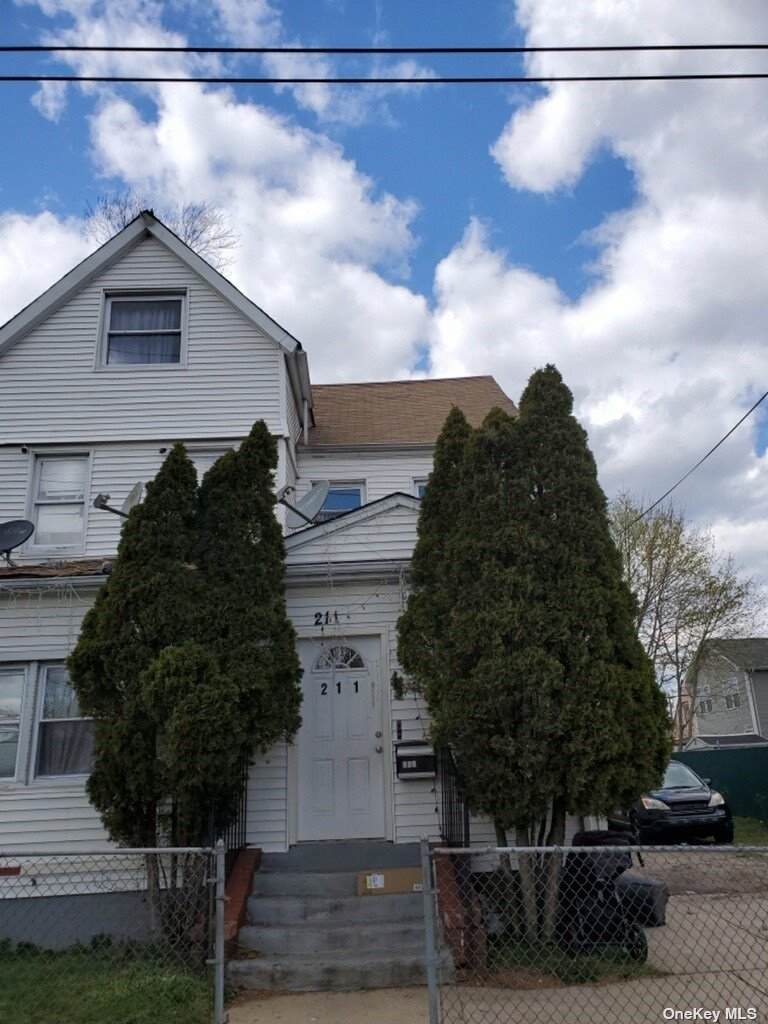 211 Yale Street - Photo 1