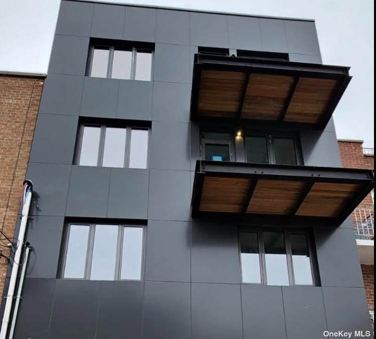 56-15 Van Cleef Street - Photo 1