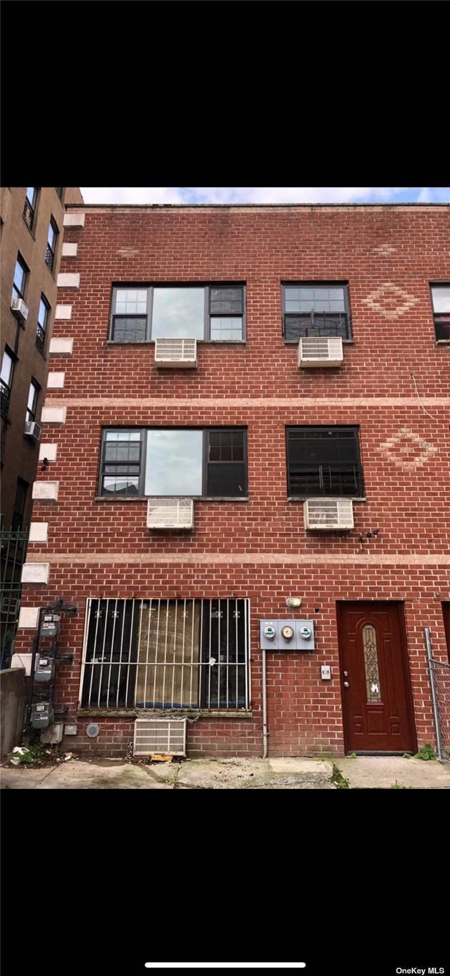 580 166 Street - Photo 1
