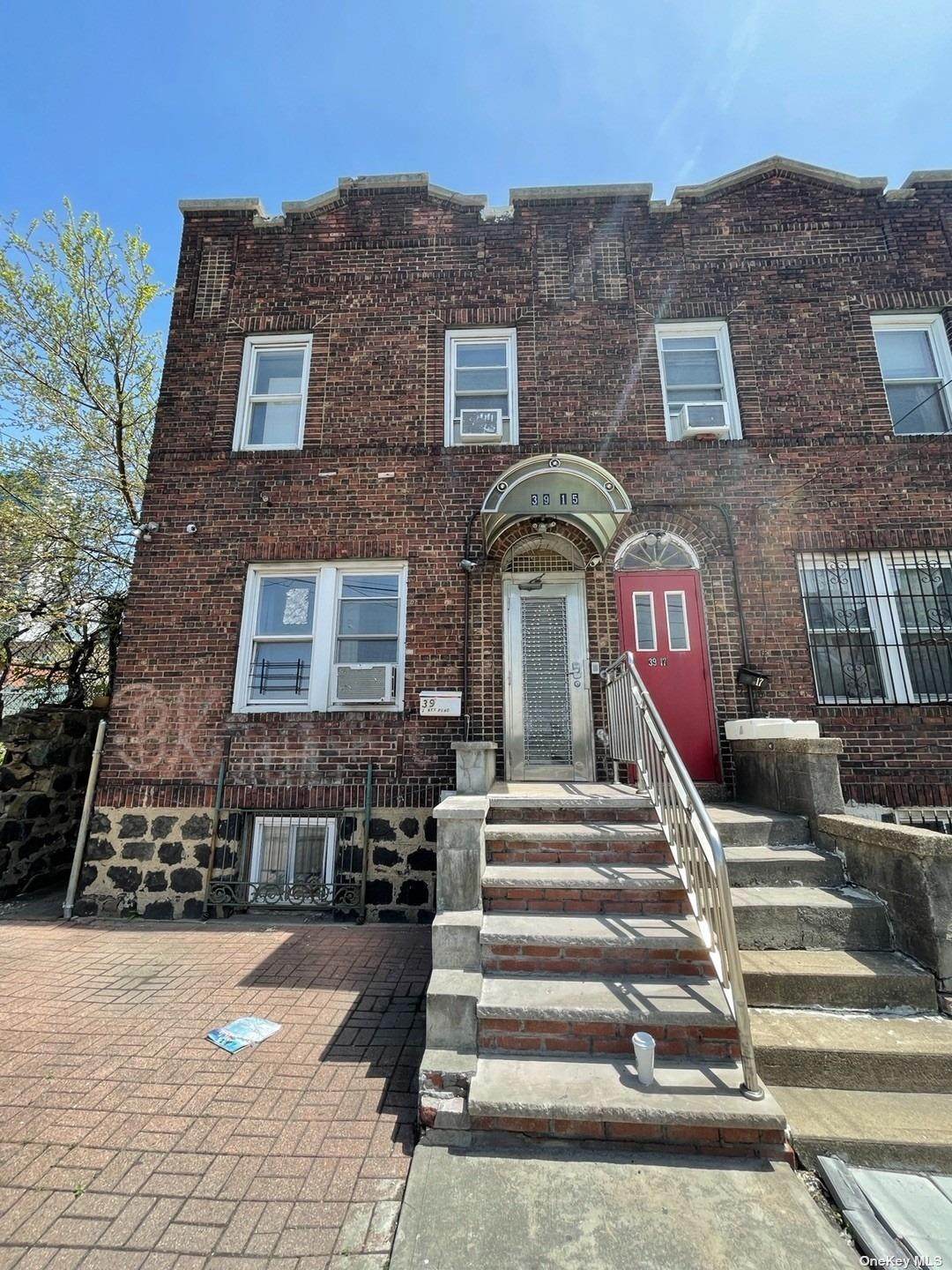 39-15 Janet Place - Photo 1
