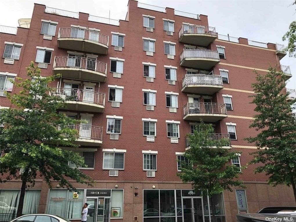 35-06 Leavitt Street - Photo 1