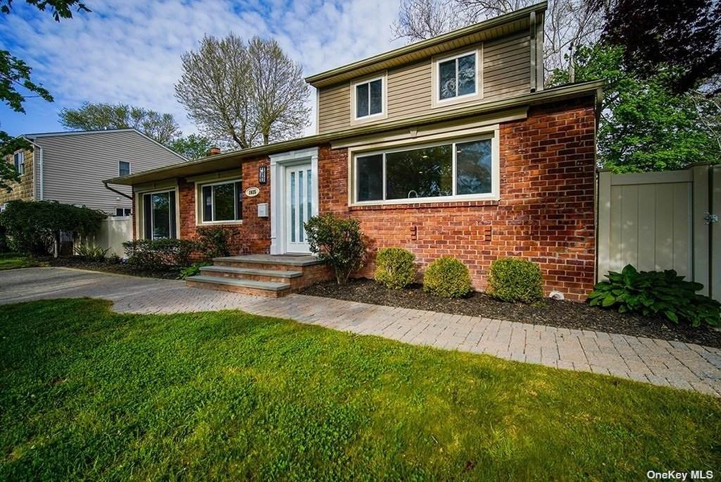 1035 Thompson Drive - Photo 1