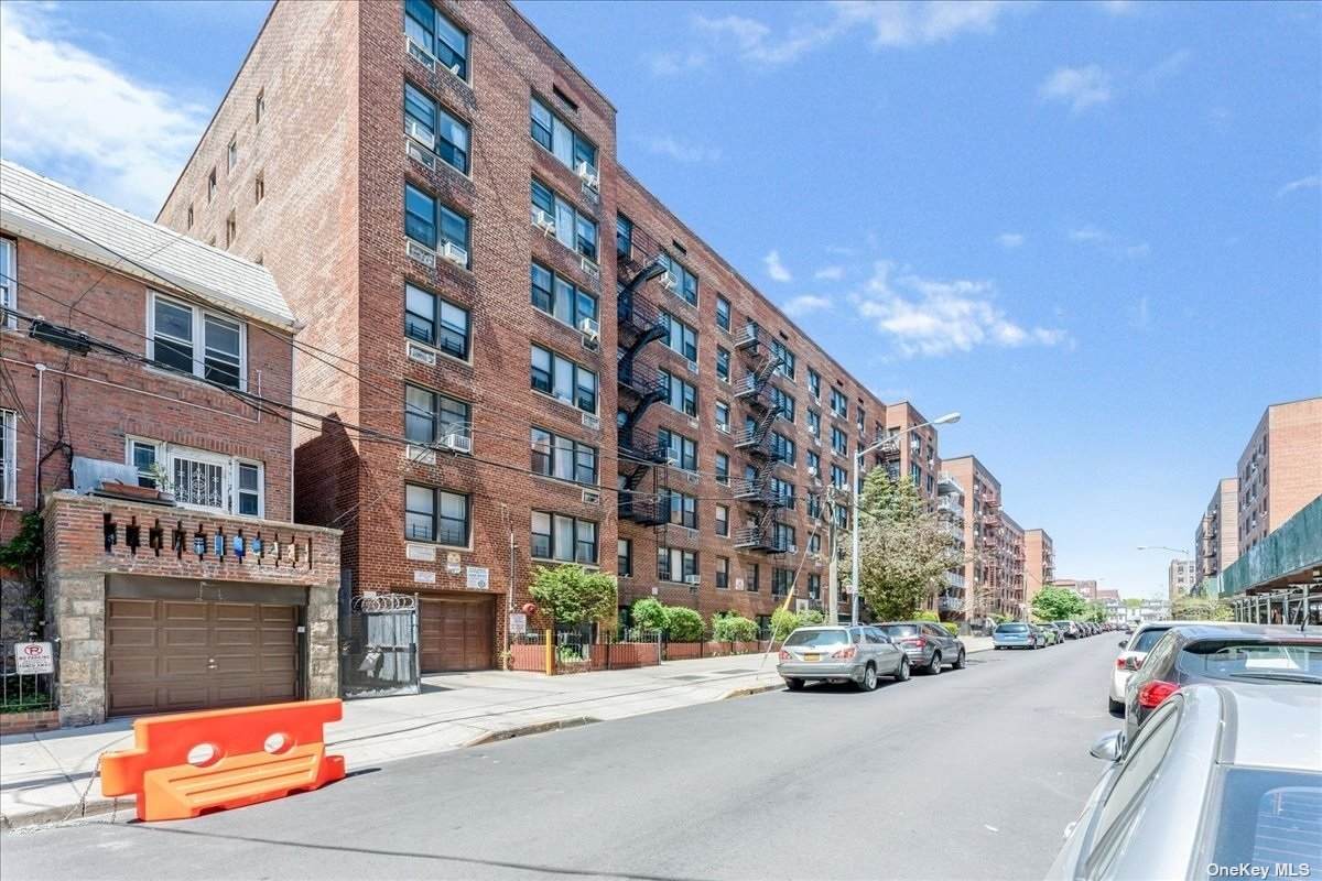 83-25 Vietor Avenue - Photo 1