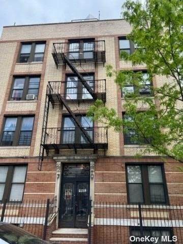 18-12 Menahan Street - Photo 1