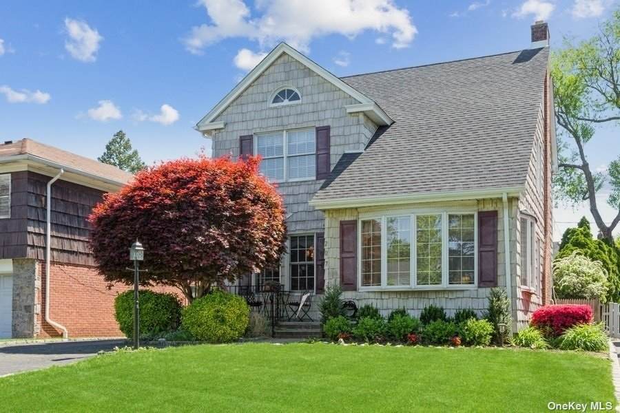 207 Nassau Boulevard - Photo 1