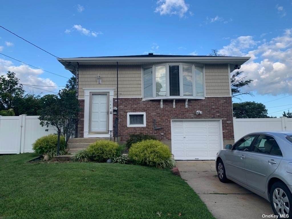 142 Woodward Parkway - Photo 1