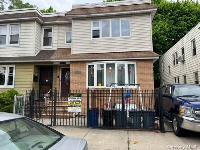 134-19 Hawtree Street - Photo 1