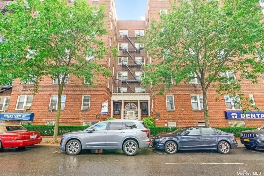 114-06 Queens Boulevard - Photo 1