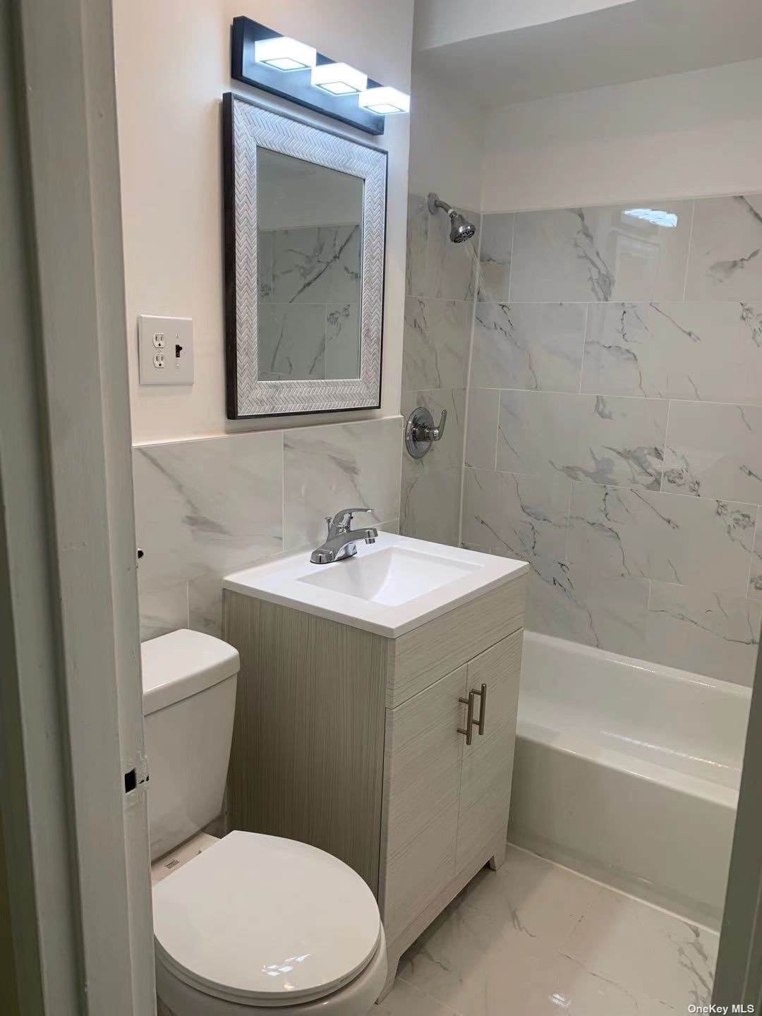42-42 Colden Street - Photo 1