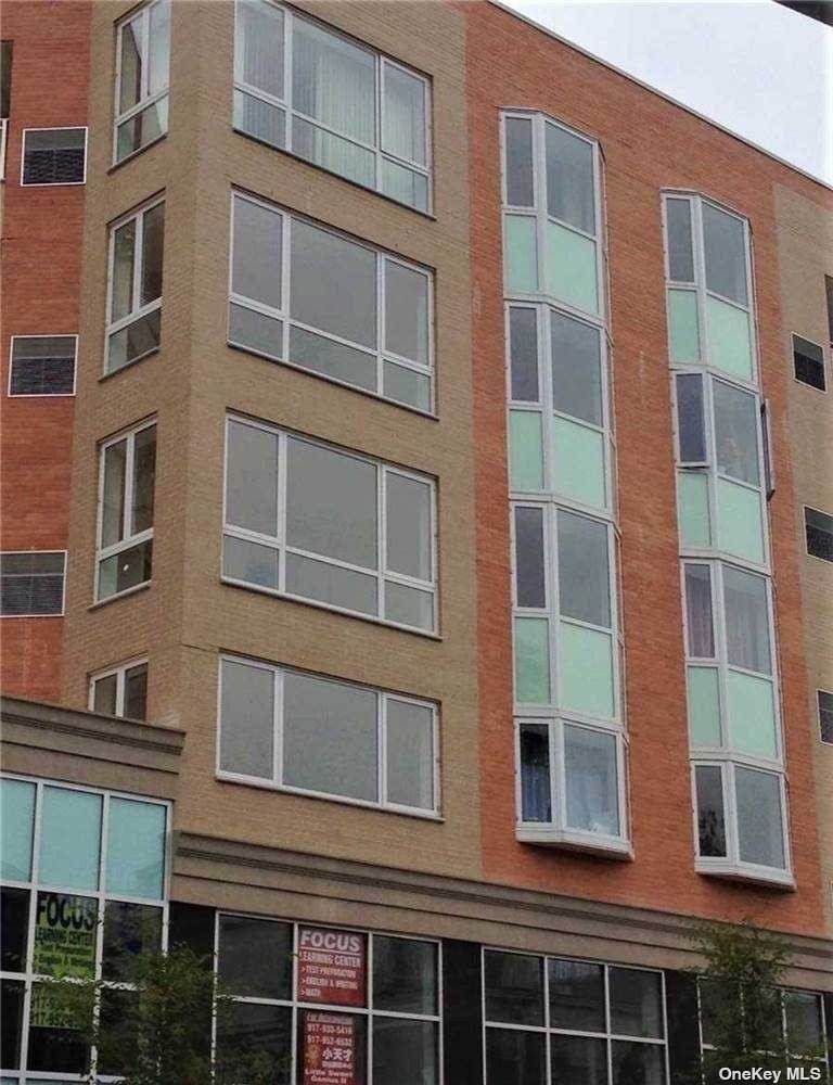 140-75 Ash Avenue - Photo 1