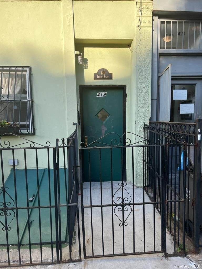 419 Throop Avenue - Photo 1
