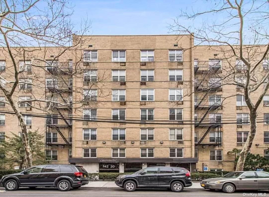 142-20 Franklin Avenue - Photo 1