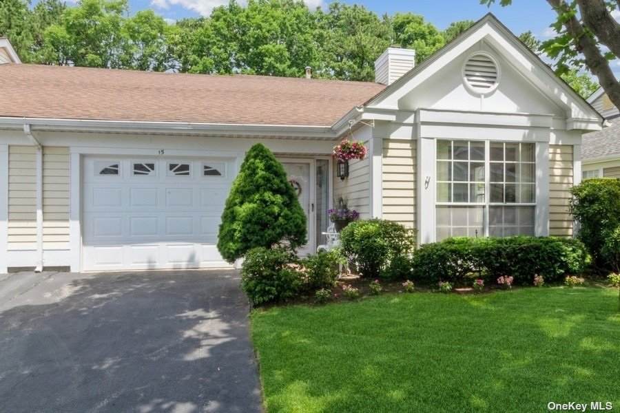 15 Sayville Court - Photo 1