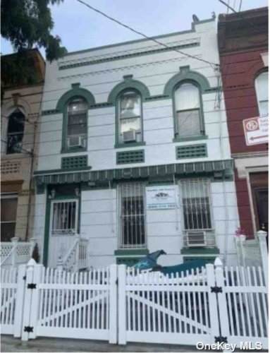 609 Warwick St - Photo 1