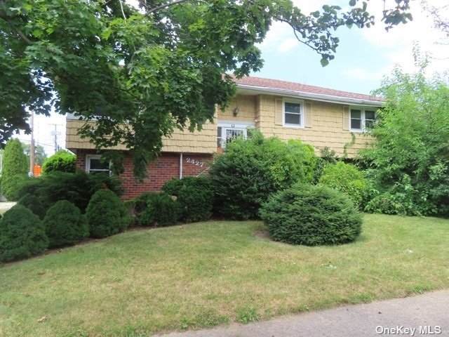 2427 Clinton Street - Photo 1