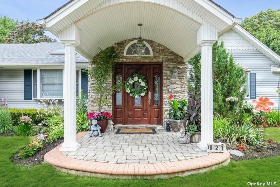 821 Peconic Street - Photo 1