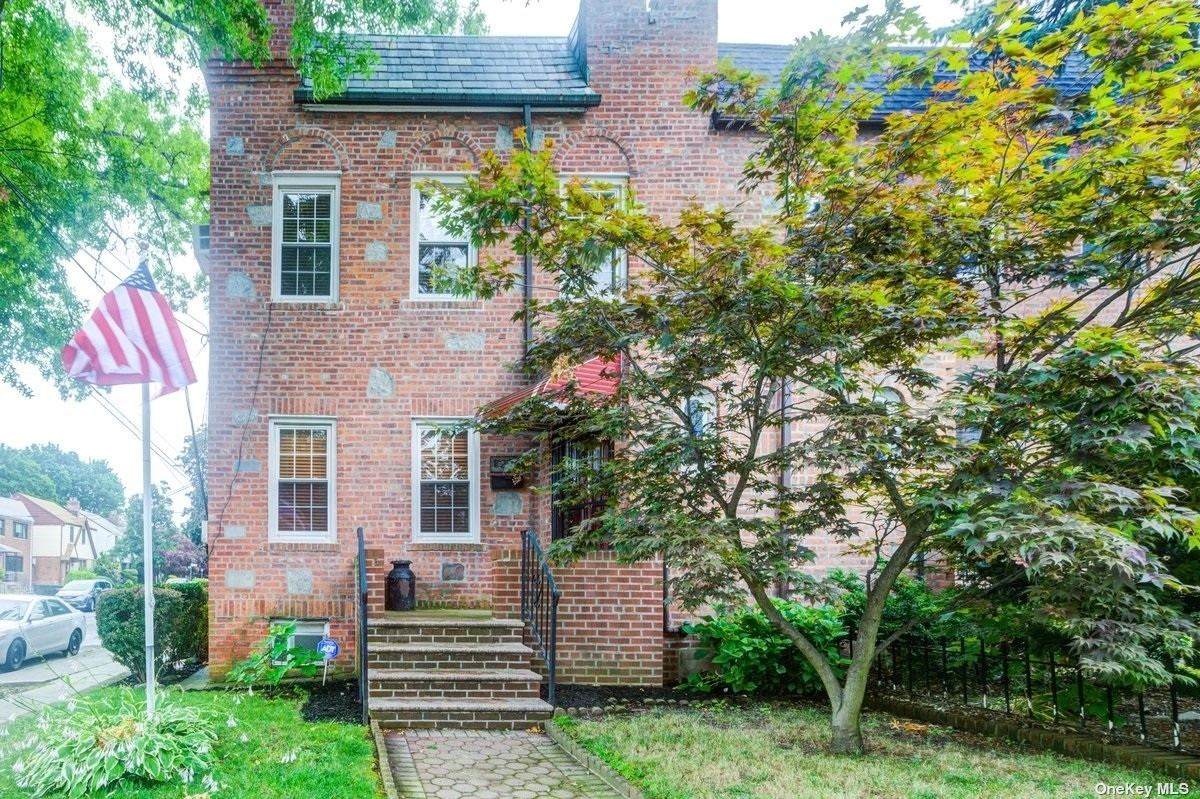 82-30 Penelope Avenue - Photo 1
