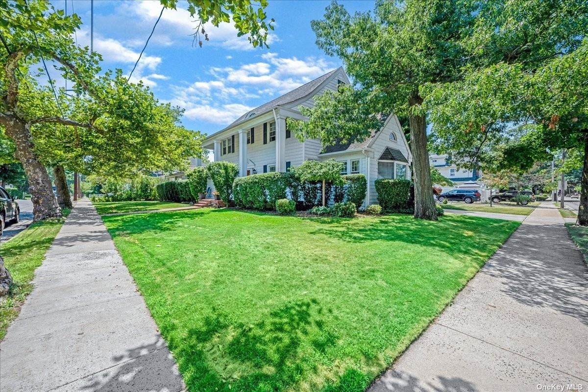 236 Beverly Parkway - Photo 1