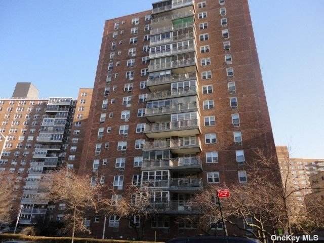 138-10 Franklin Avenue - Photo 1