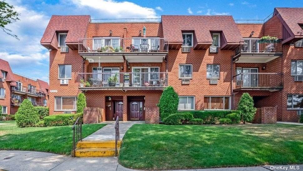 85-22 Dumont Avenue - Photo 1