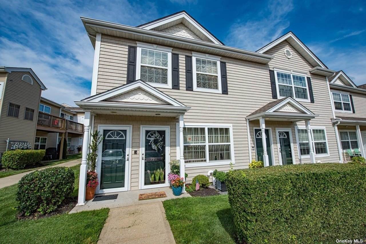 724 Willow Lane - Photo 1
